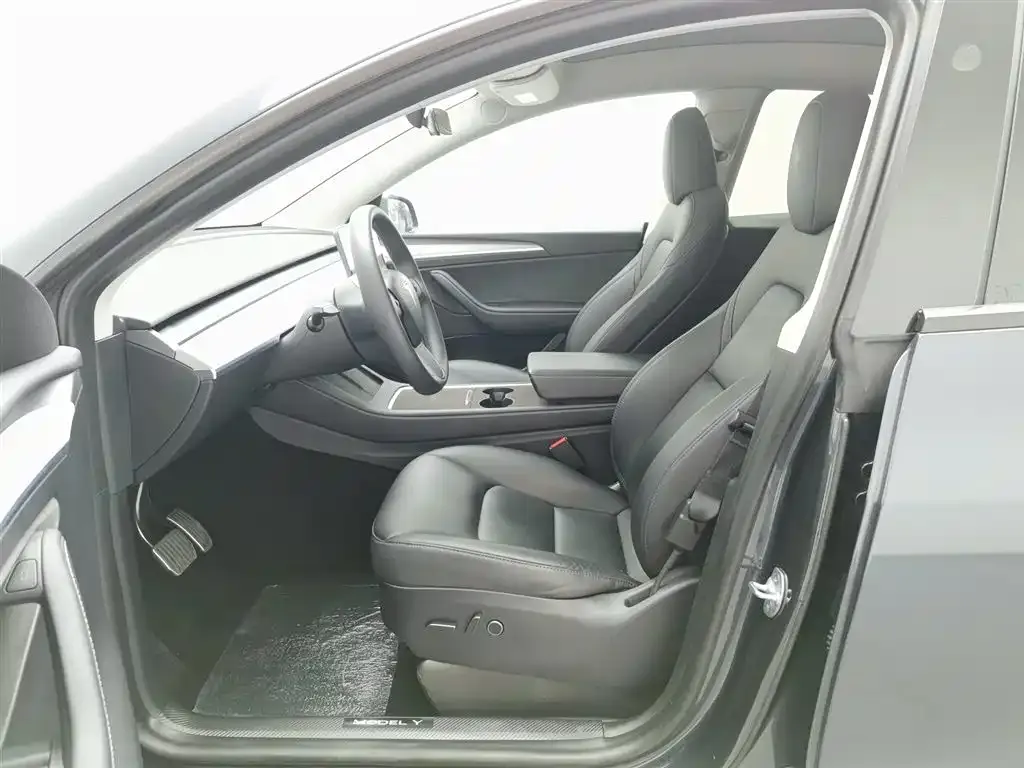 Tesla Model Y — фото 7