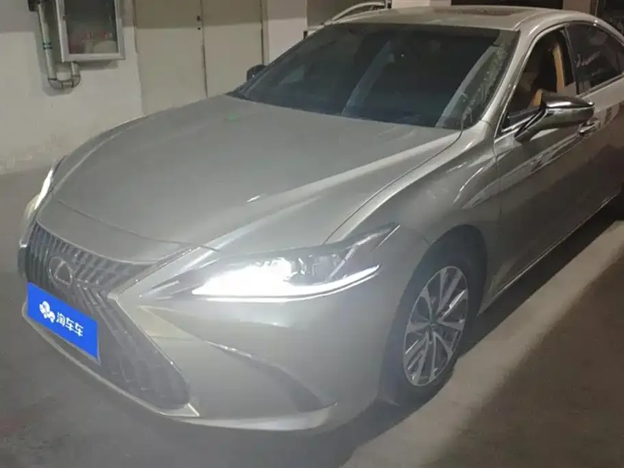 Lexus ES — фото 1