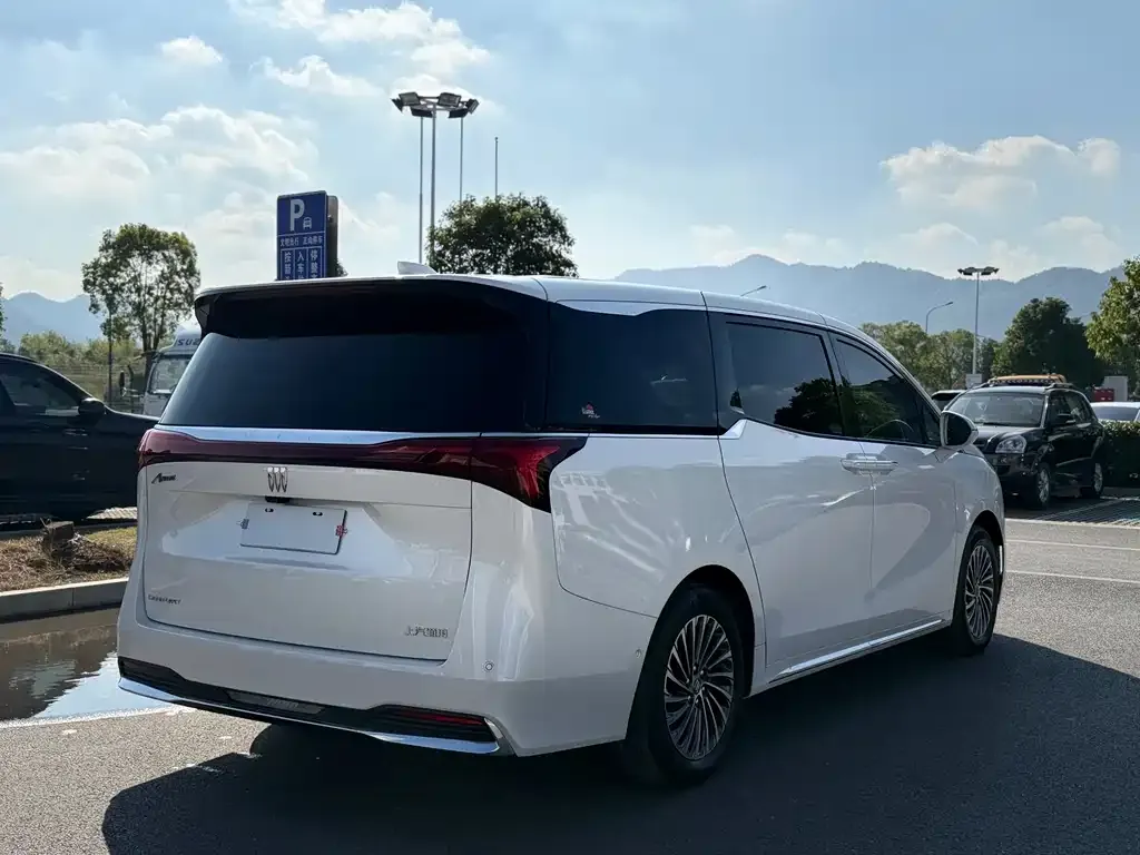 Buick Century 2023 из CN, фото 3