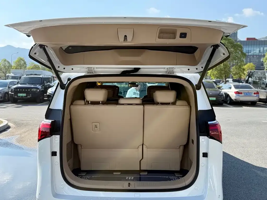 Buick Century 2023 из CN, фото 2