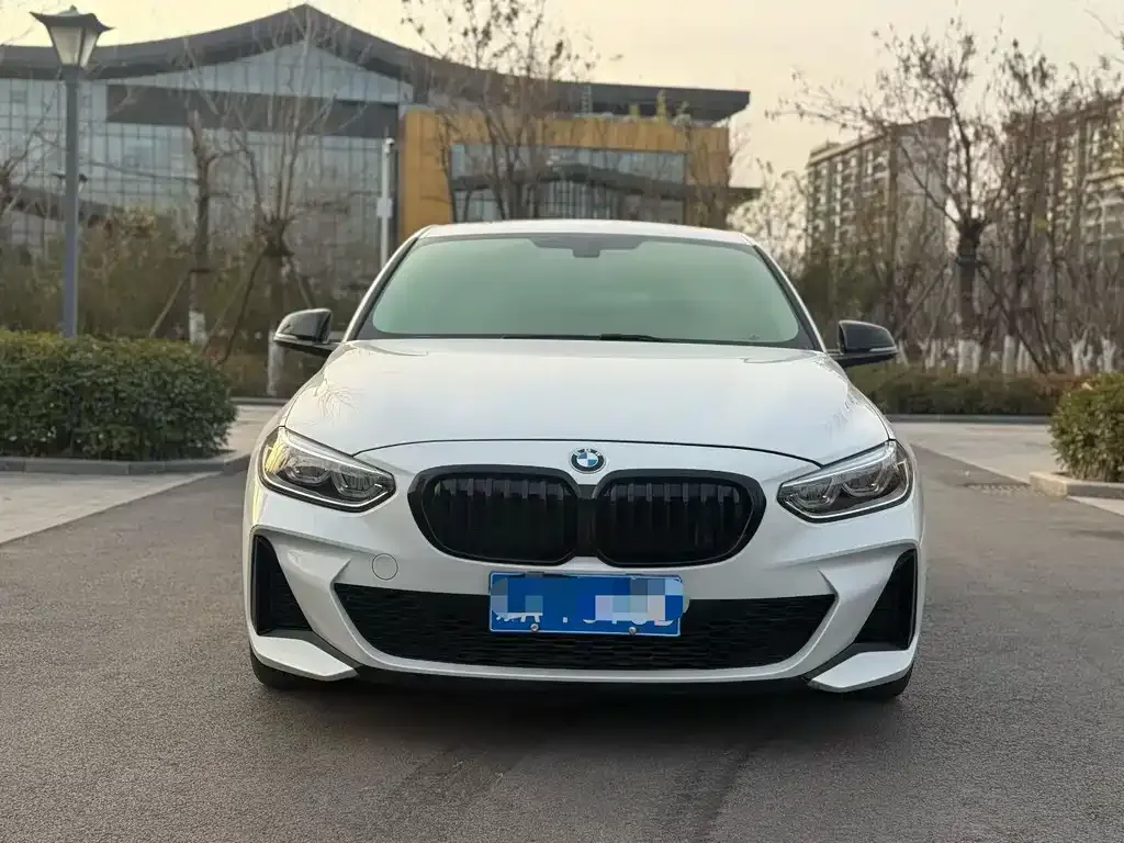 BMW 1 Series 2023 из CN, фото 8
