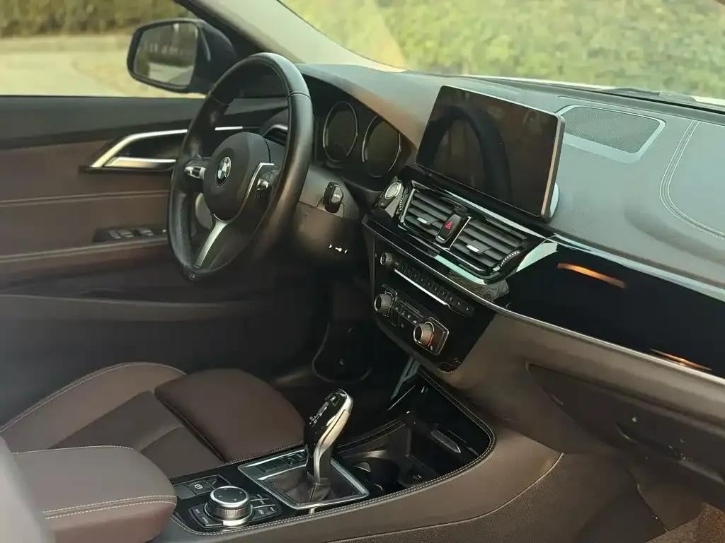 BMW 1 Series 2023 из CN, фото 2