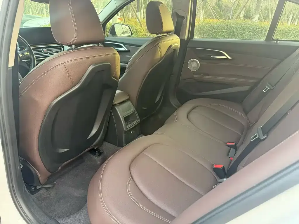 BMW 1 Series 2023 из CN, фото 7