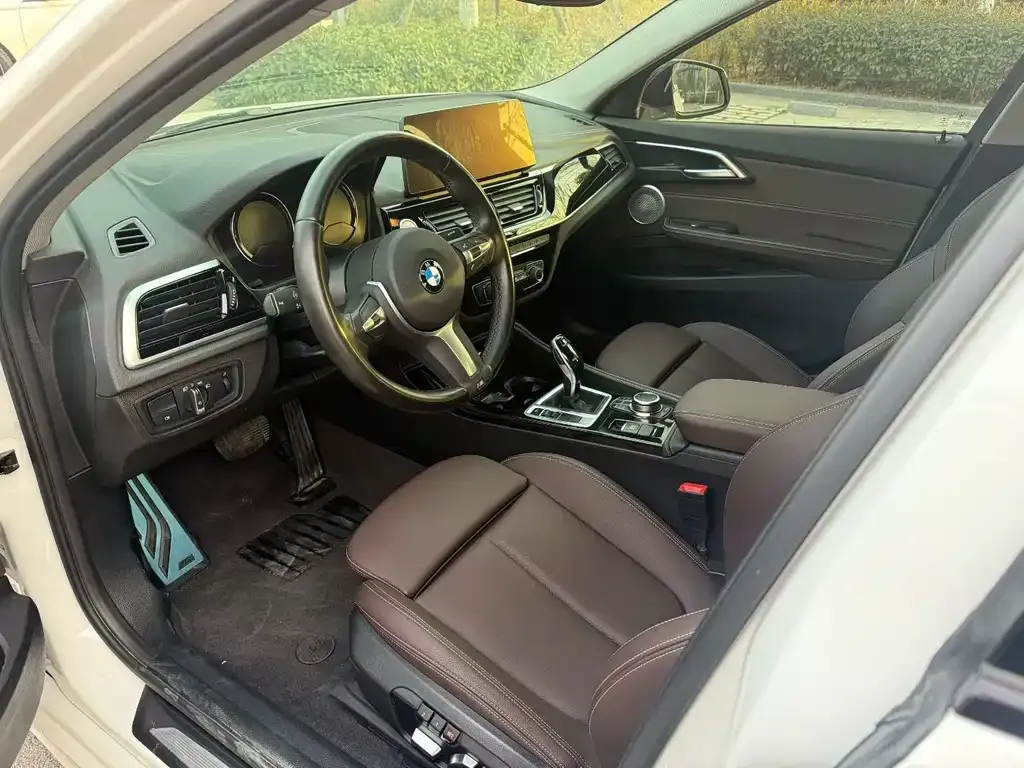 BMW 1 Series 2023 из CN, фото 3
