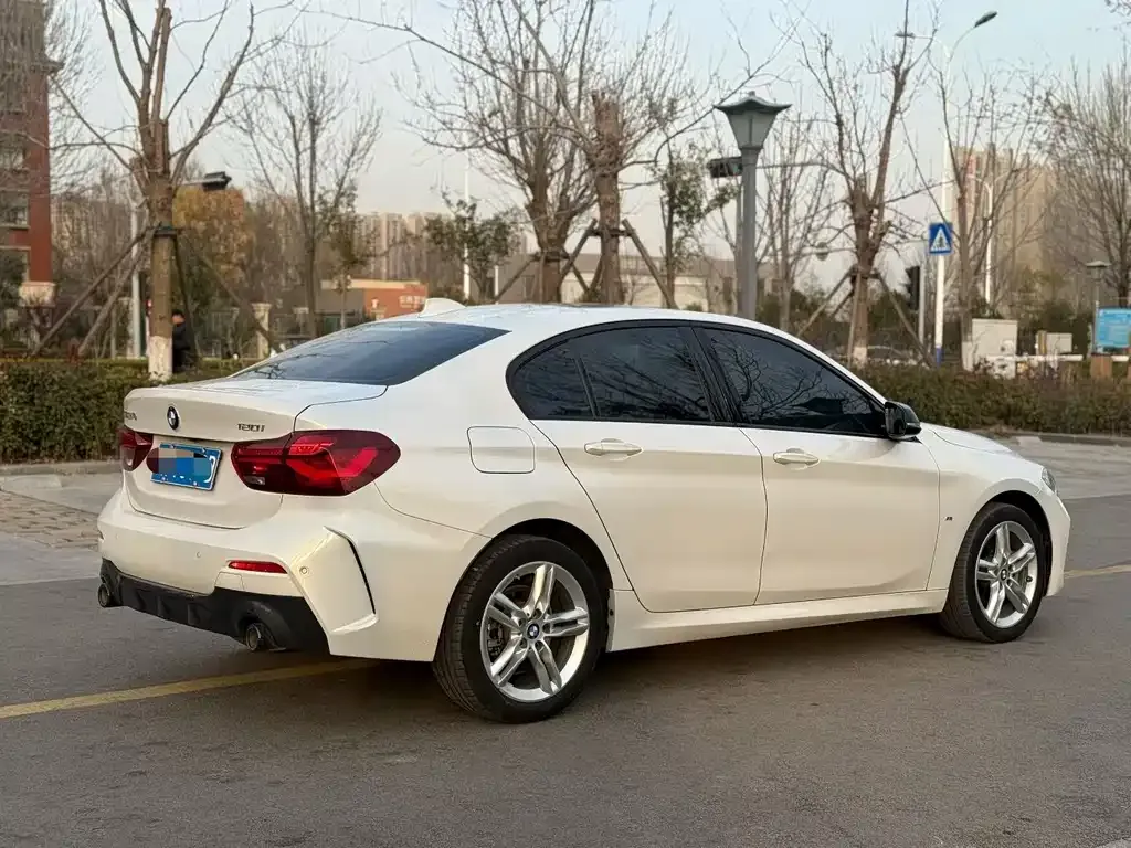 BMW 1 Series 2023 из CN, фото 6