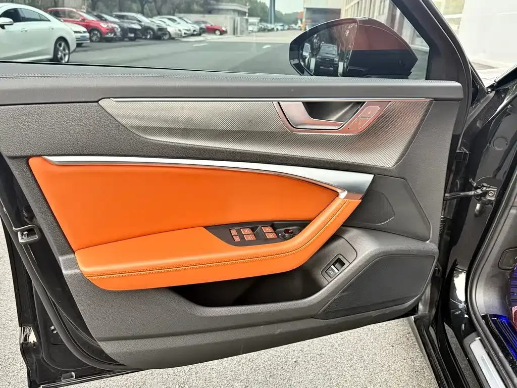 Audi A6L 2021 из CN, фото 10