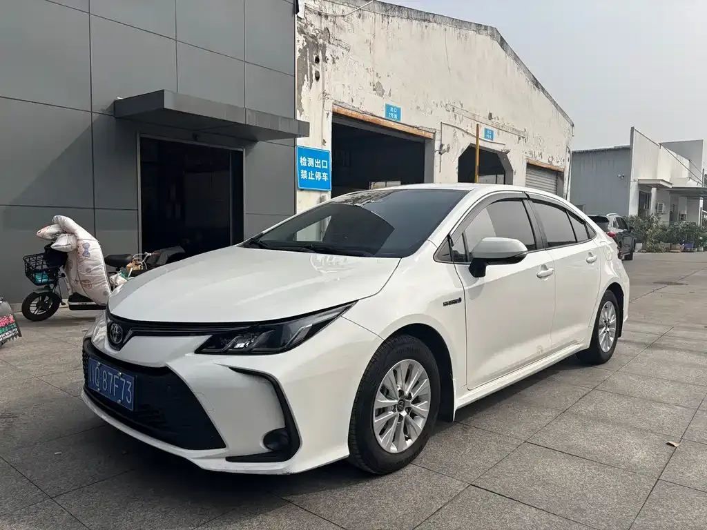 Toyota Corolla 2024 из CN, фото 1