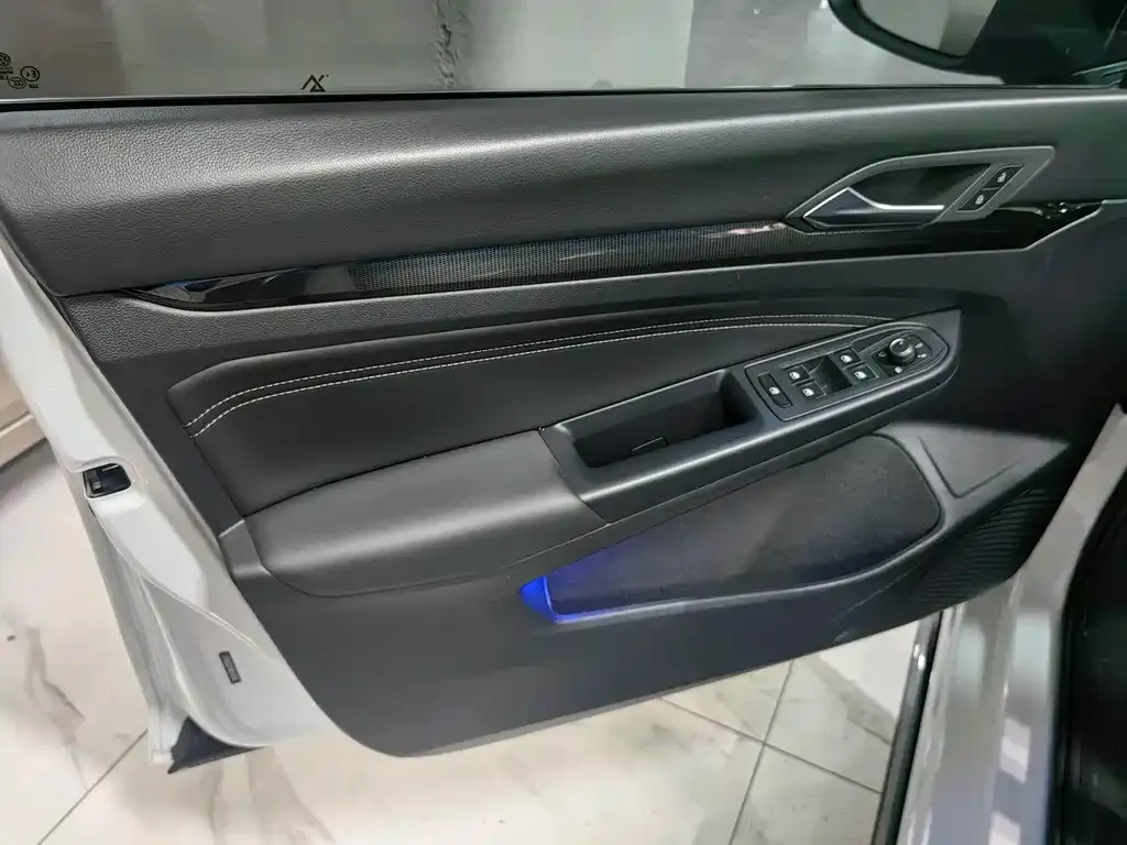 Volkswagen Golf 2021 из CN, фото 8