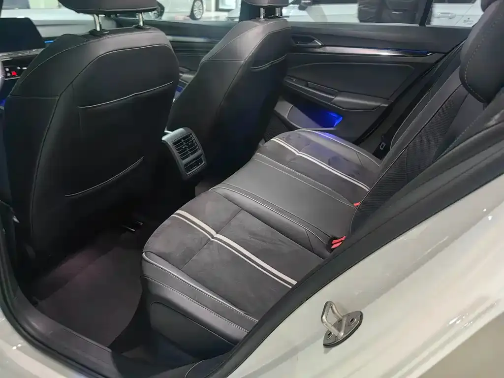 Volkswagen Golf 2021 из CN, фото 3
