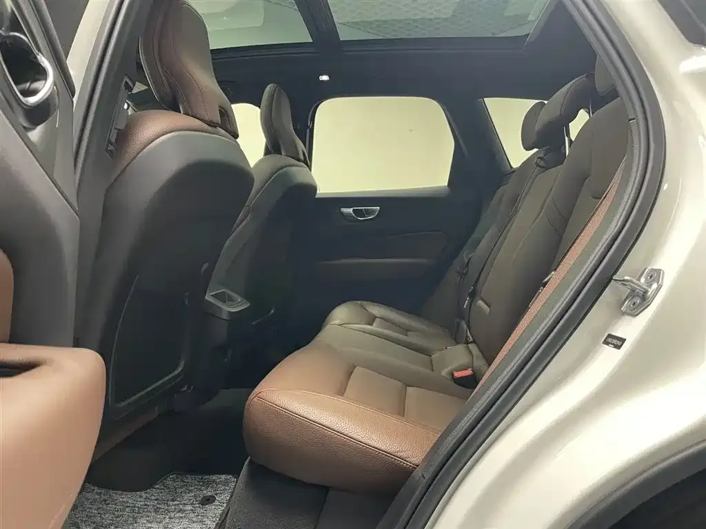 Volvo XC60 2022 из CN, фото 3