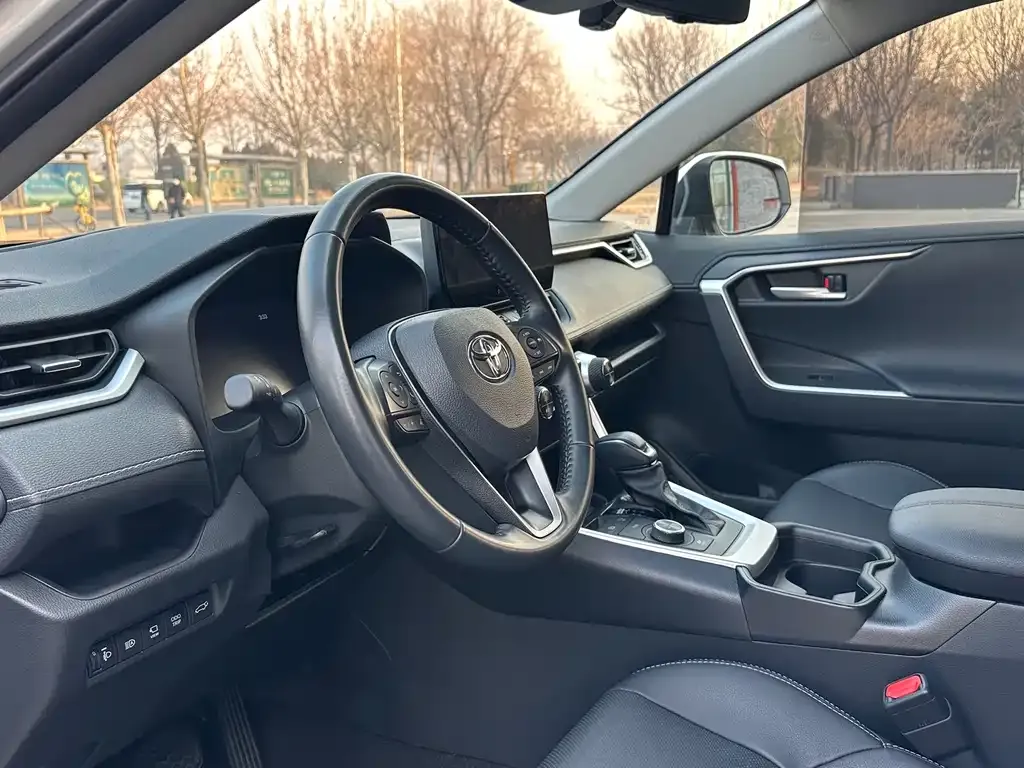 Toyota Wildlander 2023 из CN, фото 6