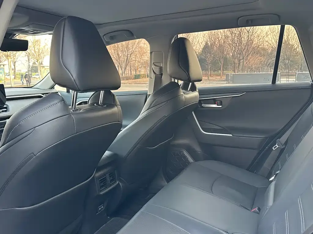 Toyota Wildlander 2023 из CN, фото 4