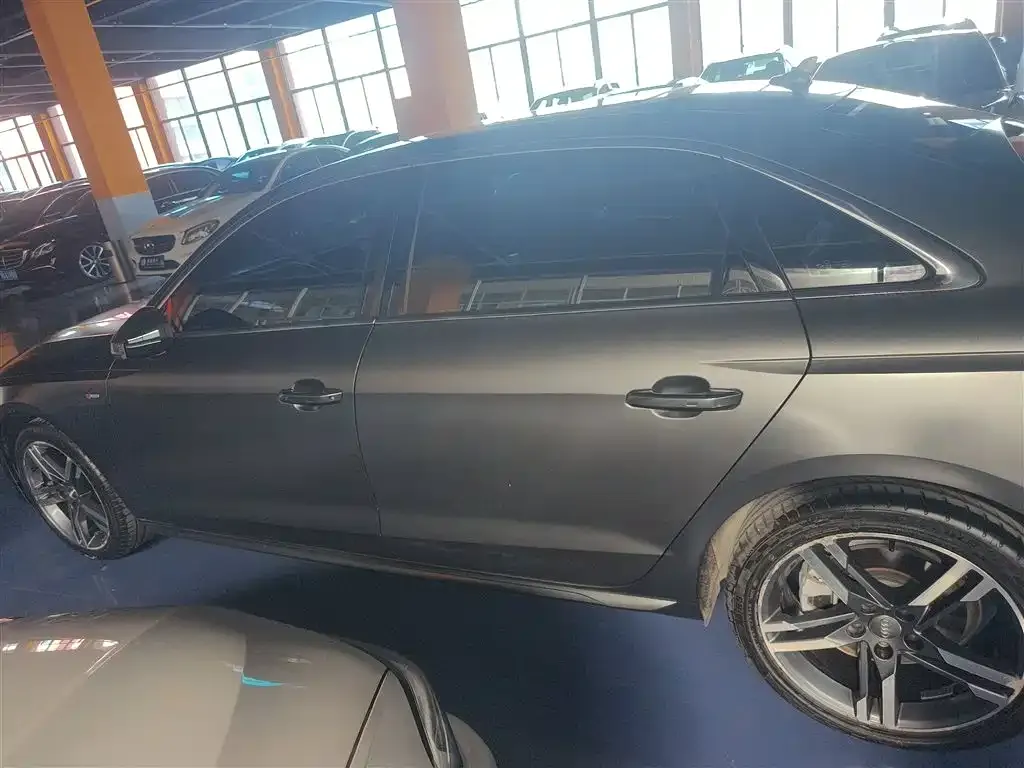 Audi A4L 2021 из CN, фото 5