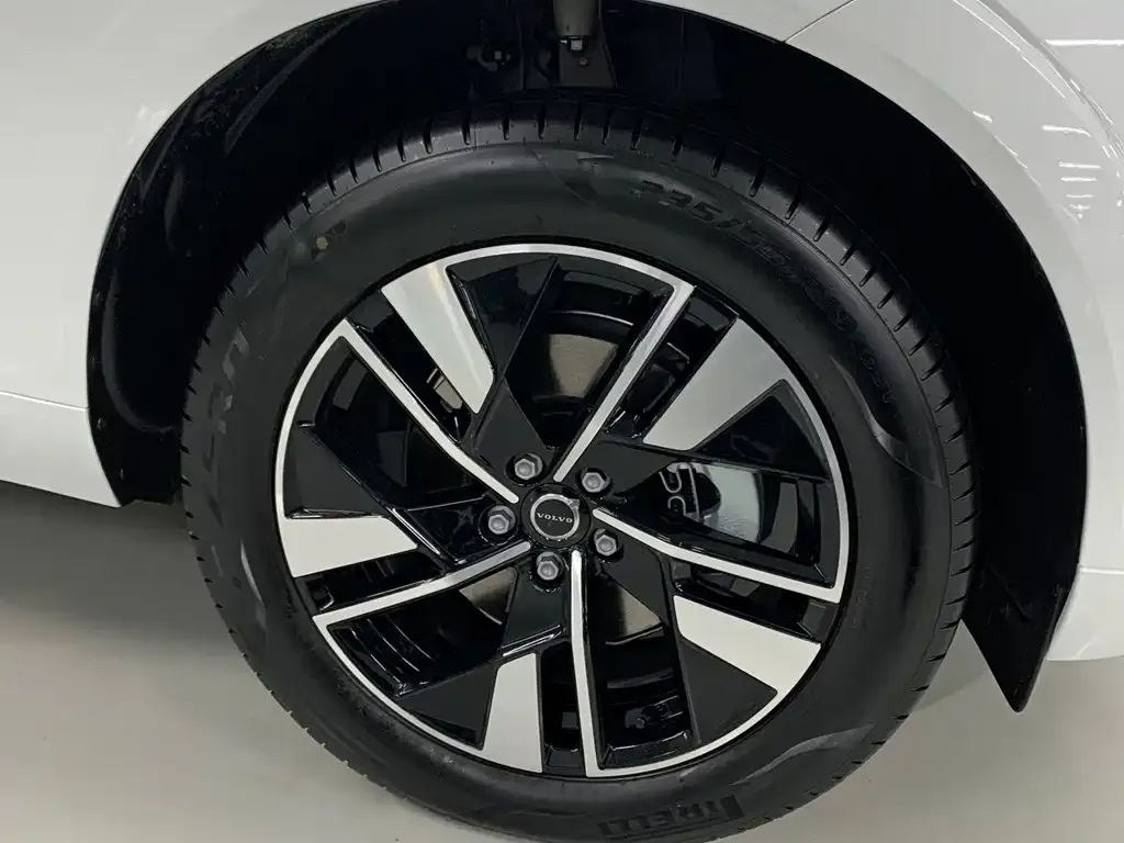Volvo XC60 — фото 2