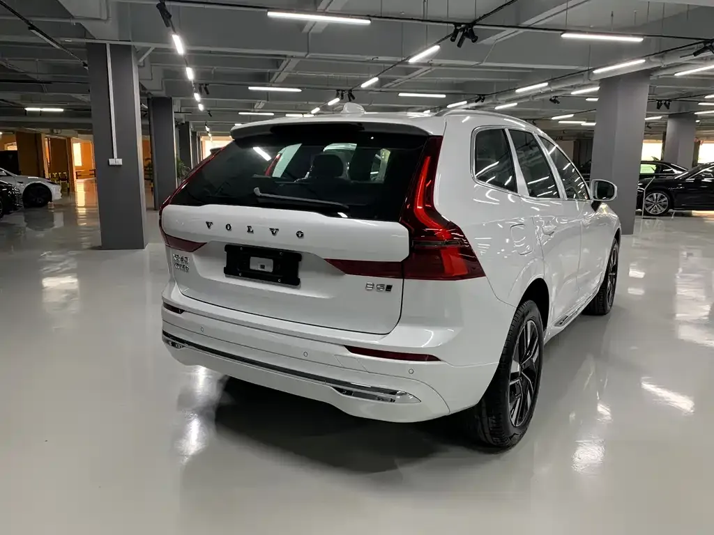 Volvo XC60 — фото 6
