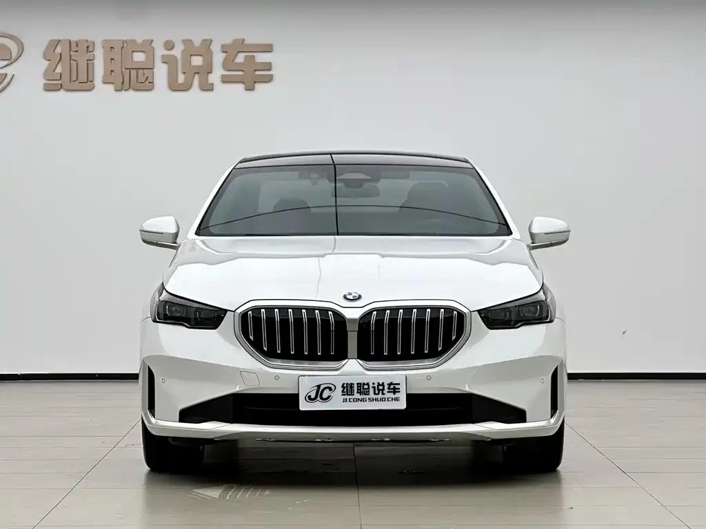 BMW 5 Series 2025 из CN, фото 3
