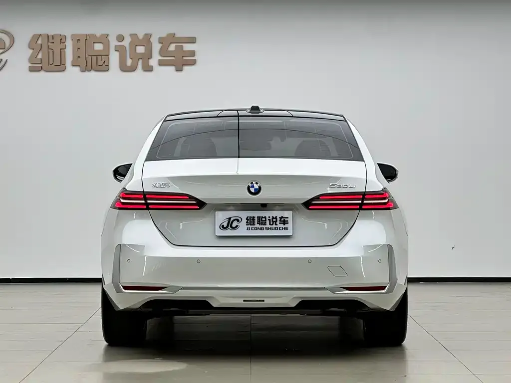 BMW 5 Series 2025 из CN, фото 8