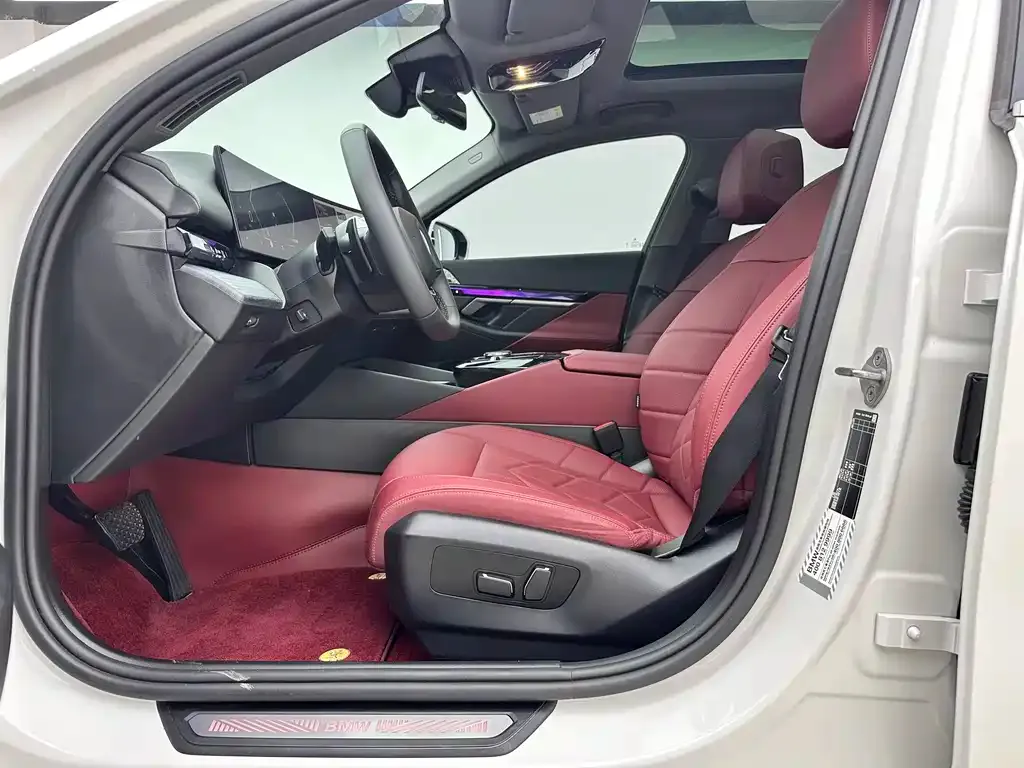 BMW 5 Series 2025 из CN, фото 9