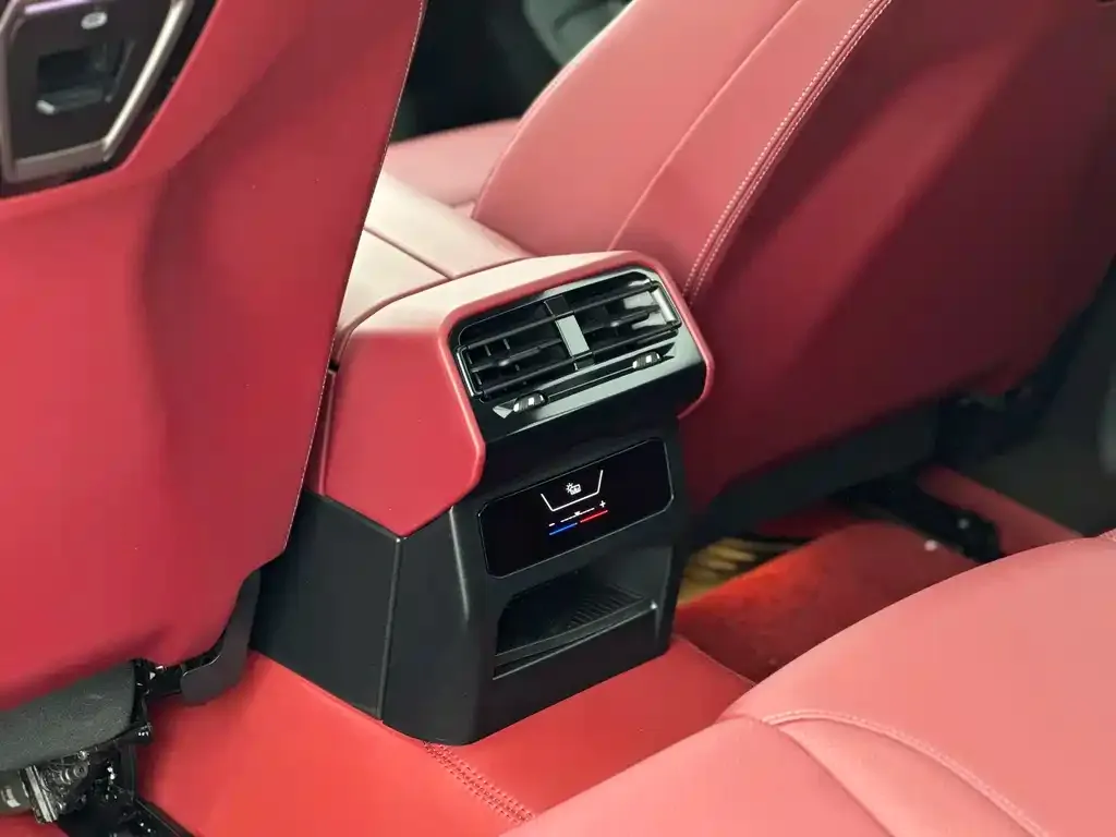 BMW 5 Series 2025 из CN, фото 2