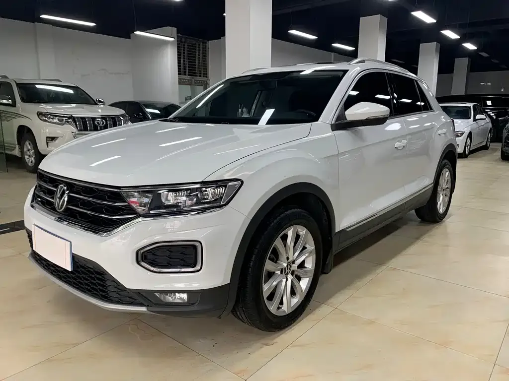 Volkswagen T-Roc — фото 1