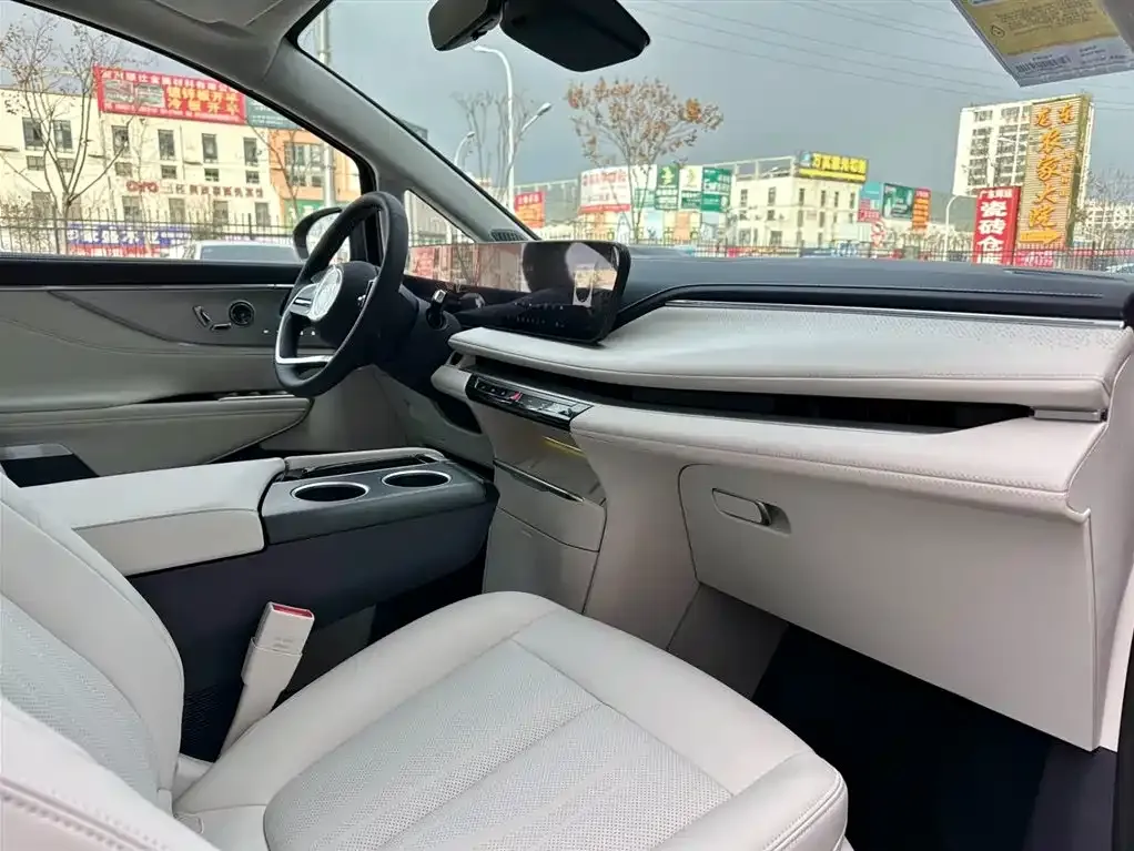 Buick GL8 Hybrid — фото 10