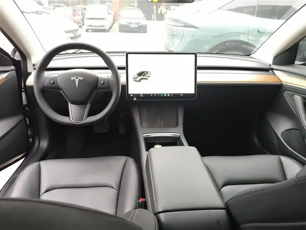 Tesla Model 3 — фото 7