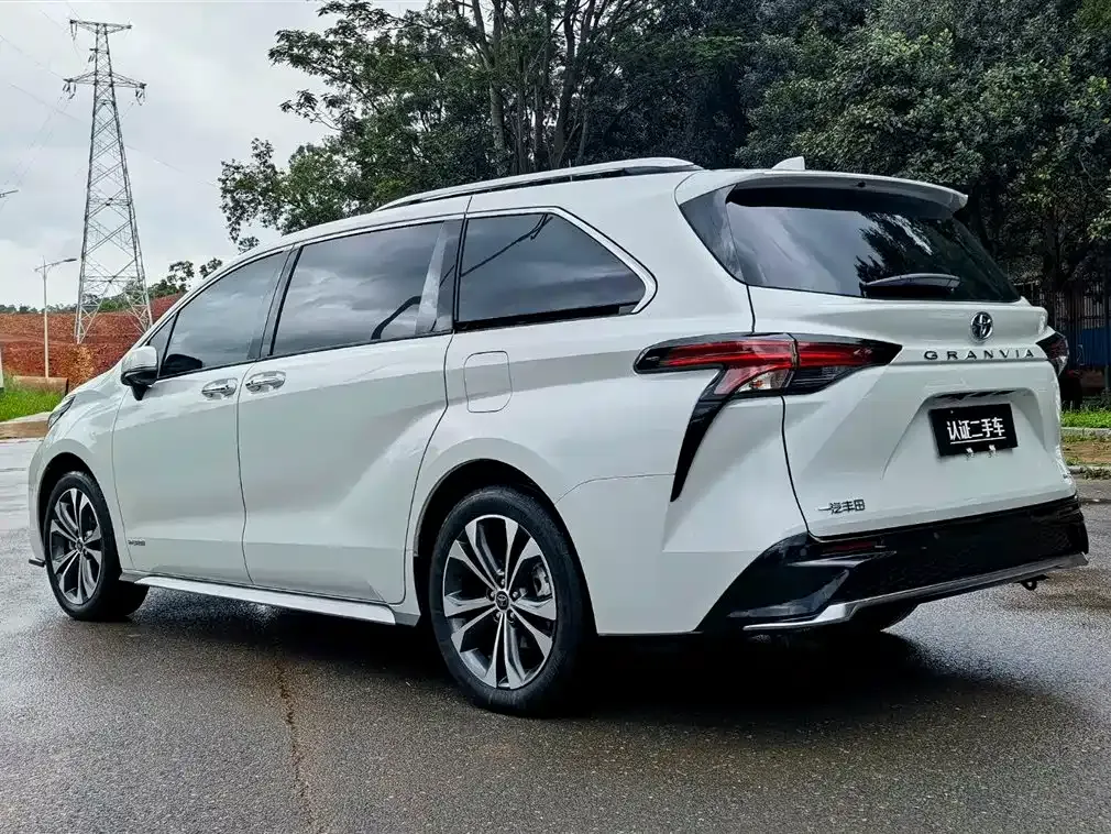 Toyota Granvia 2024 из CN, фото 7