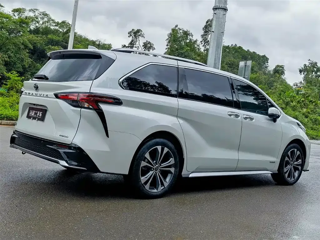 Toyota Granvia 2024 из CN, фото 8