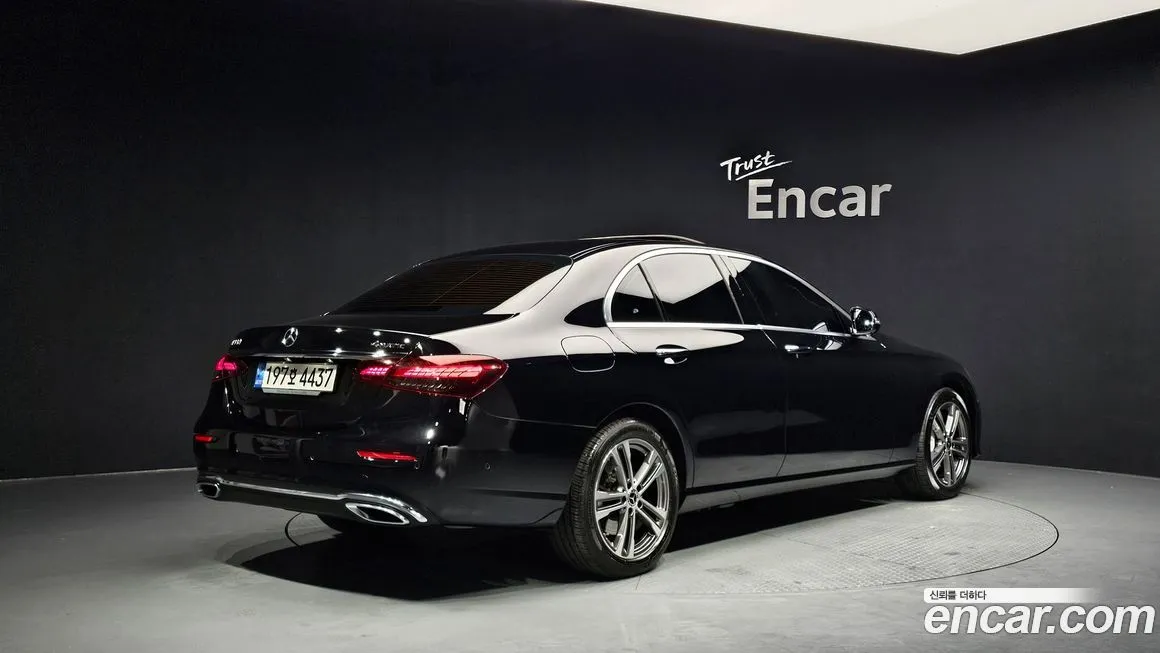Mercedes-Benz E-Class — фото 5
