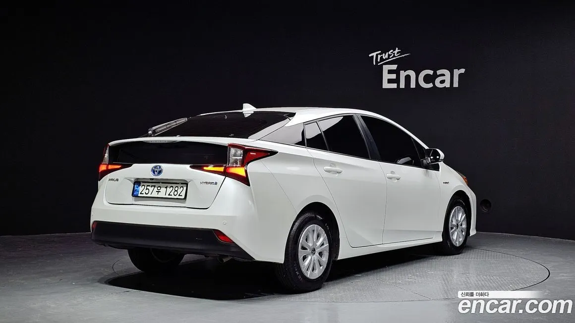 Toyota Prius 2022 из KR, фото 5