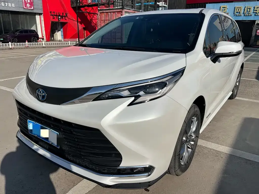 Toyota Sienna 2023 из CN, фото 1