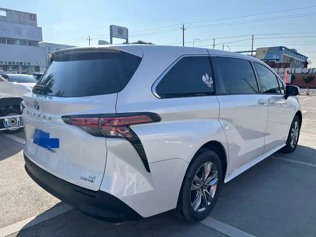 Toyota Sienna 2023 из CN, фото 3