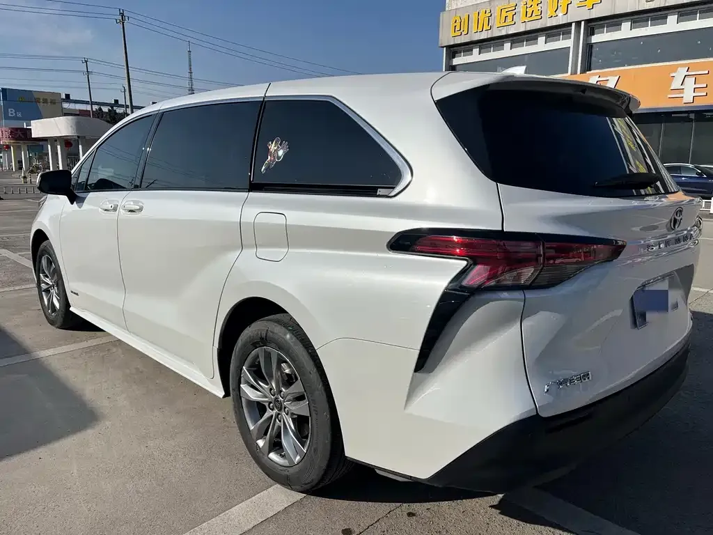 Toyota Sienna 2023 из CN, фото 4
