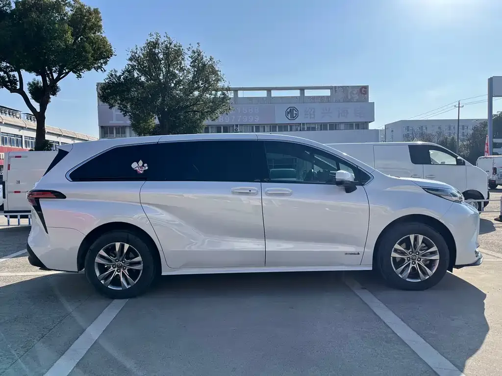 Toyota Sienna 2023 из CN, фото 5