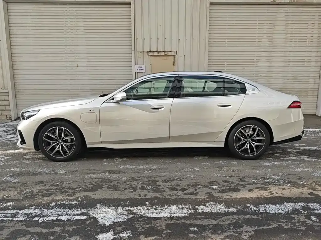 BMW i5 2025 из CN, фото 4