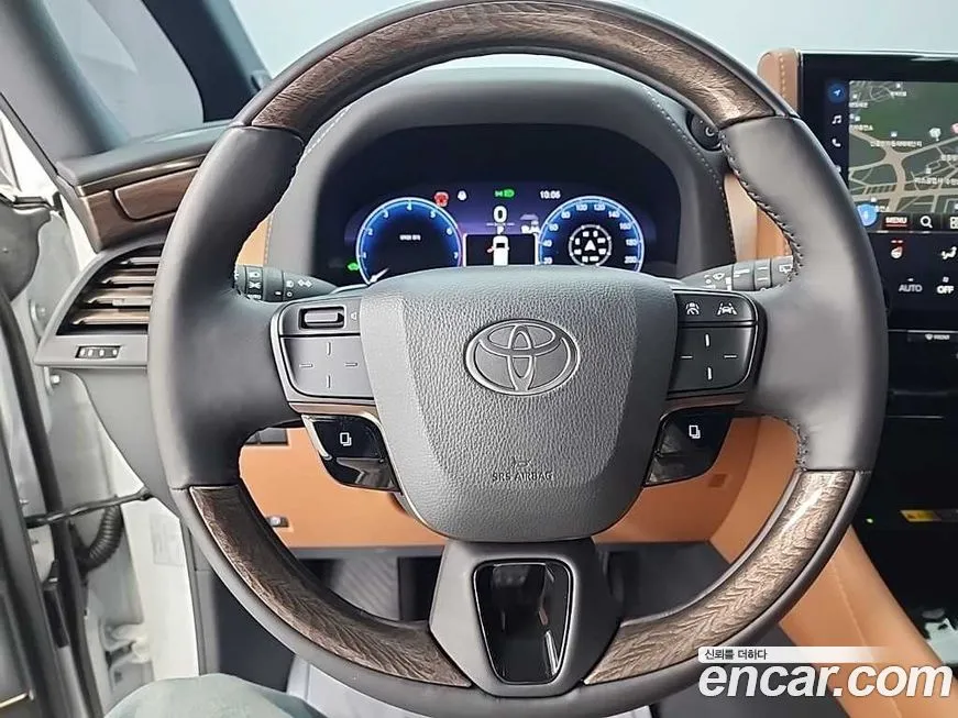 Toyota Alphard — фото 10