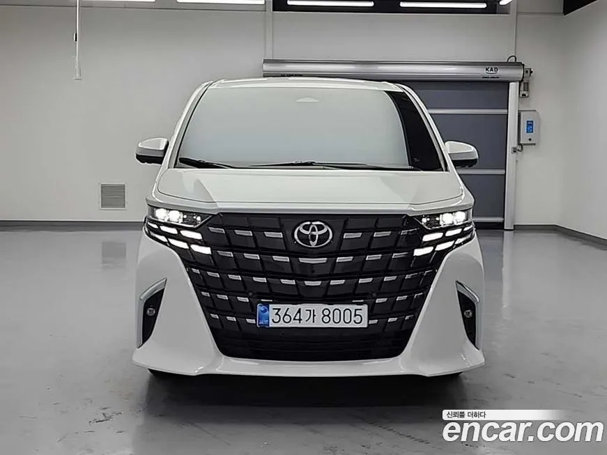 Toyota Alphard — фото 2