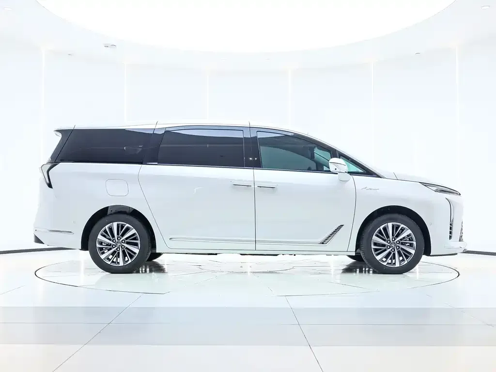 Buick GL8 Hybrid — фото 3