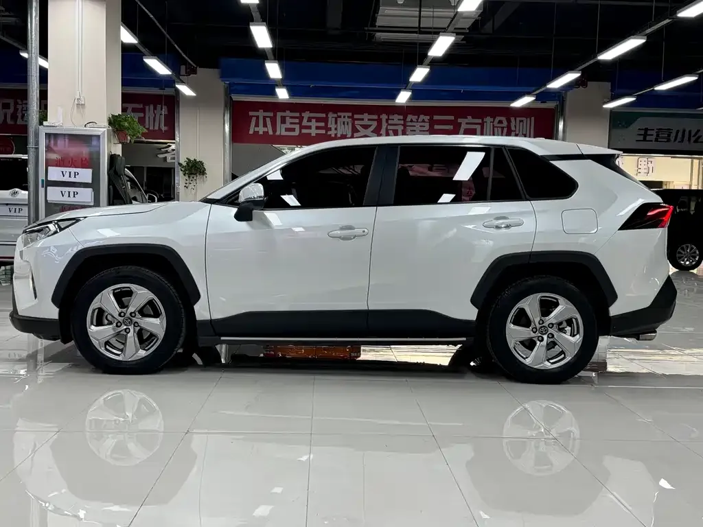 Toyota RAV4 2022 из CN, фото 4