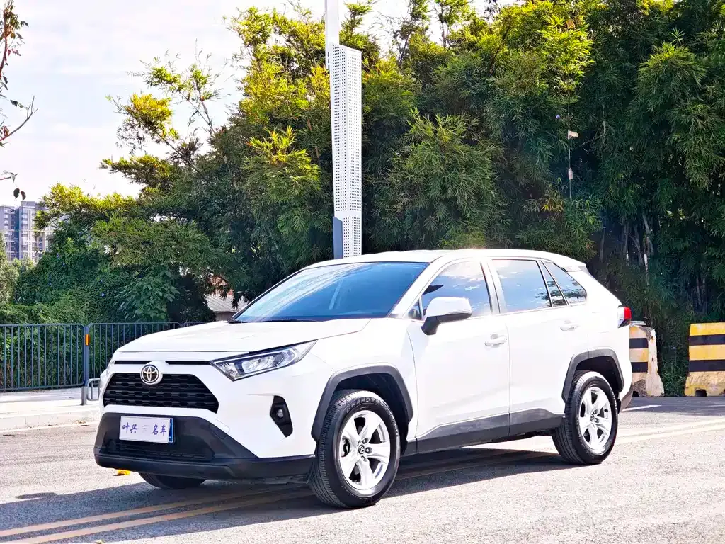 Toyota RAV4 2024 из CN, фото 1