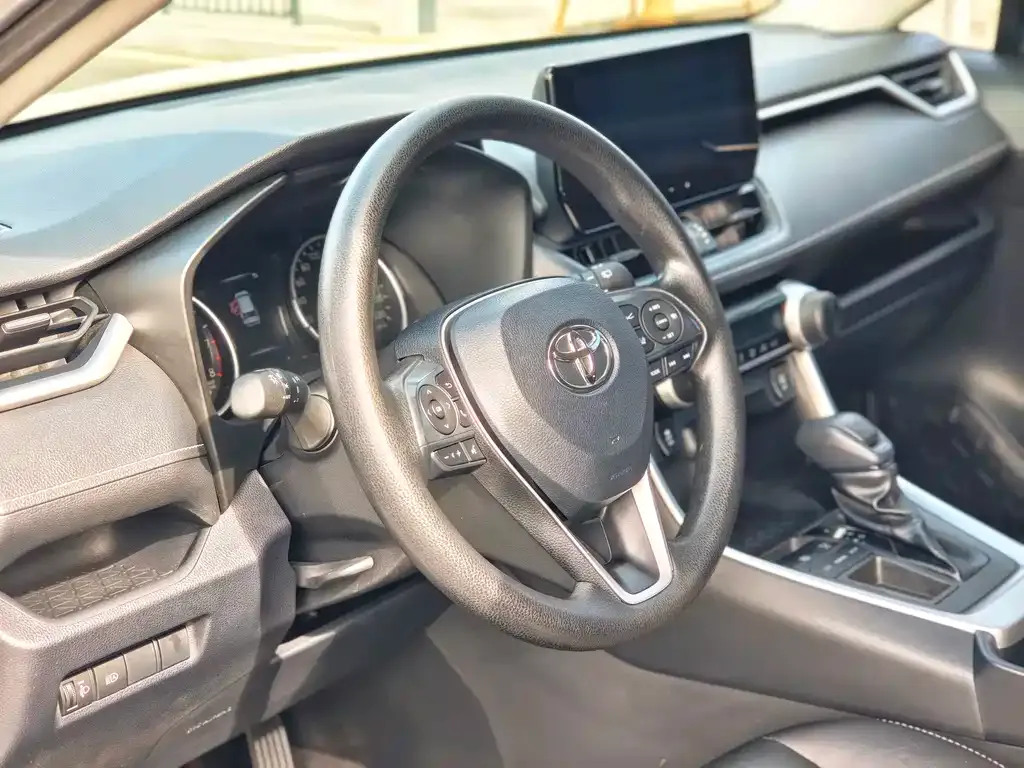 Toyota RAV4 2024 из CN, фото 3