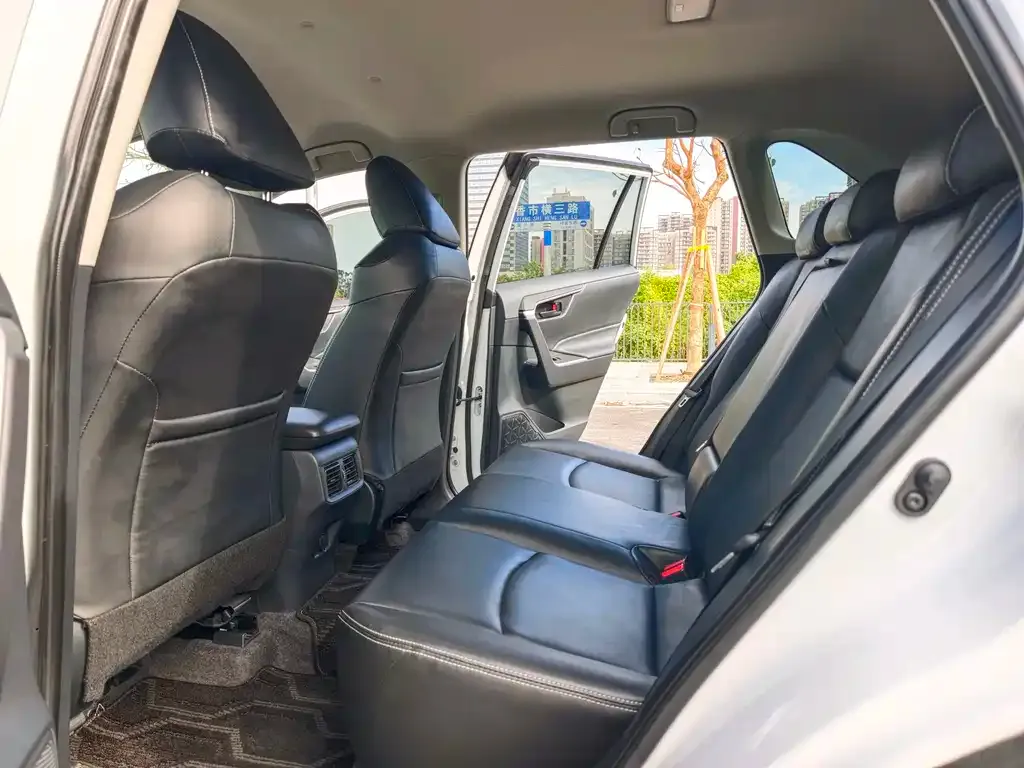Toyota RAV4 2024 из CN, фото 7