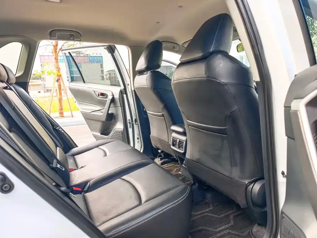 Toyota RAV4 2024 из CN, фото 8