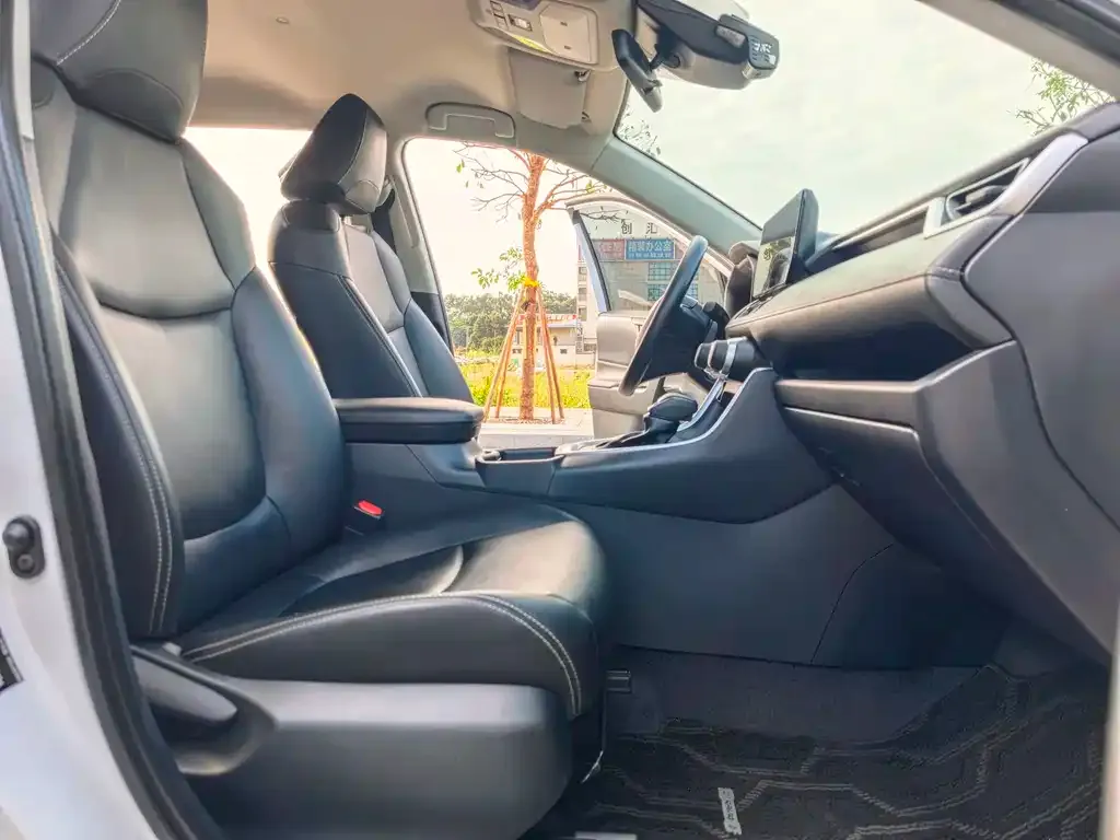 Toyota RAV4 2024 из CN, фото 9