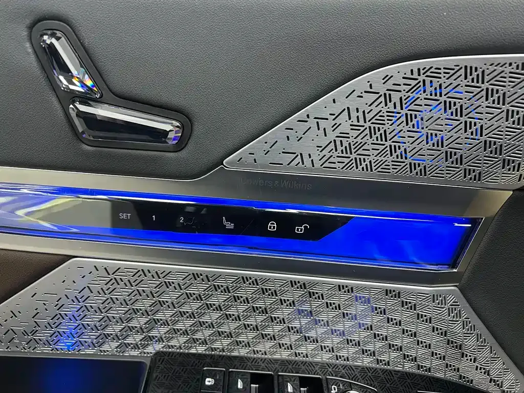 BMW 7 Series — фото 10