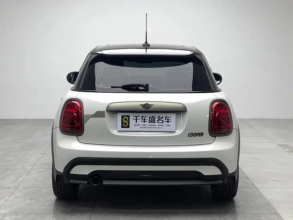 MINI Cooper (3-door) 2023 из CN, фото 2