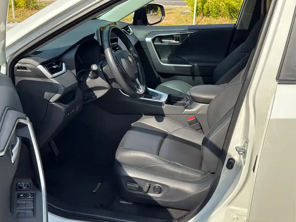 Toyota Wildlander 2023 из CN, фото 8