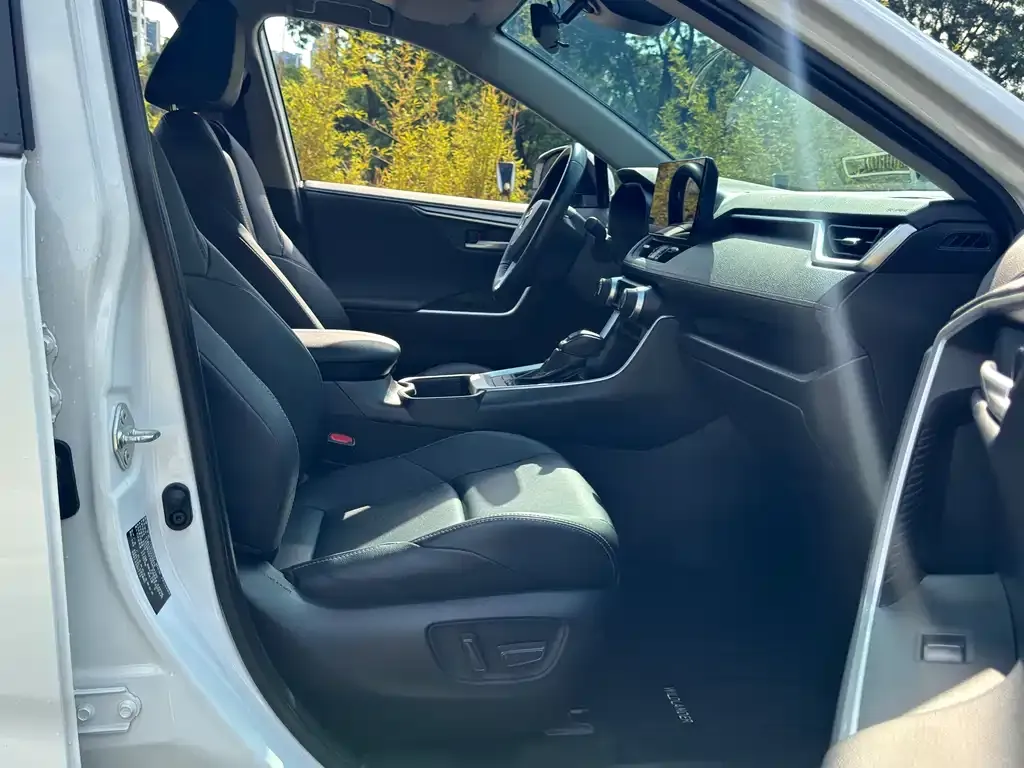 Toyota Wildlander 2023 из CN, фото 7