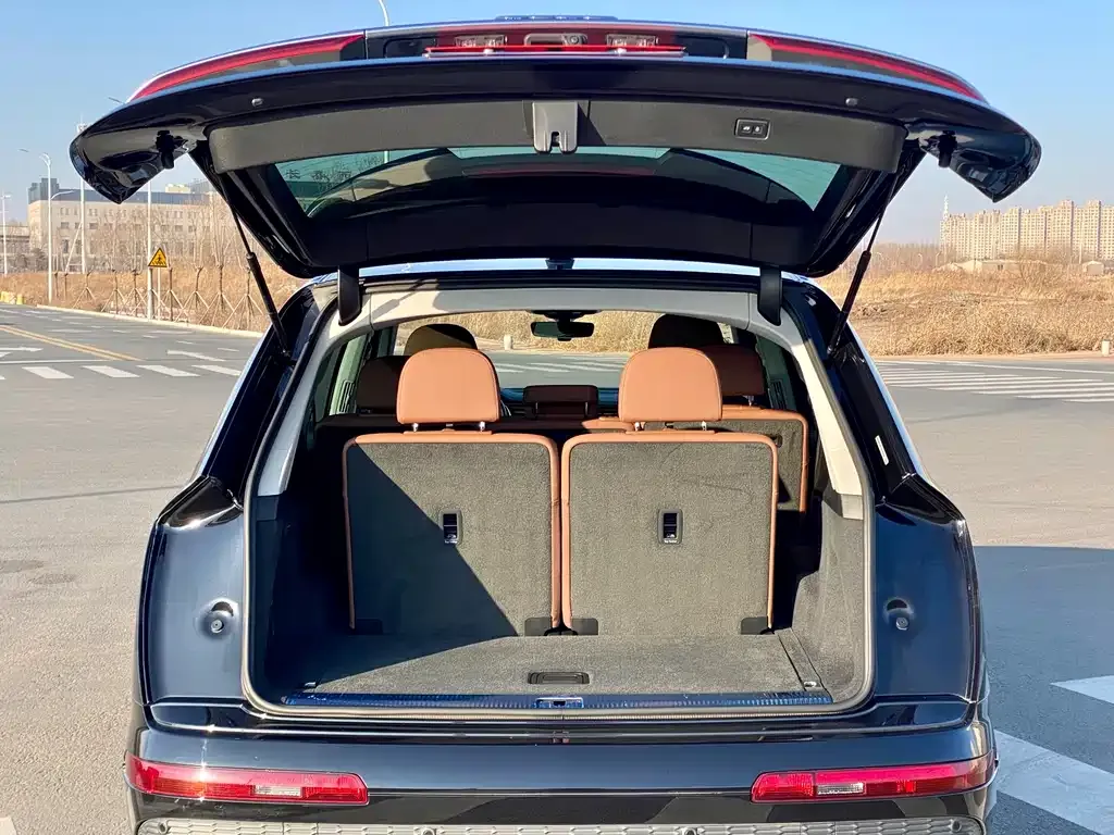 Audi Q7 2021 из CN, фото 2