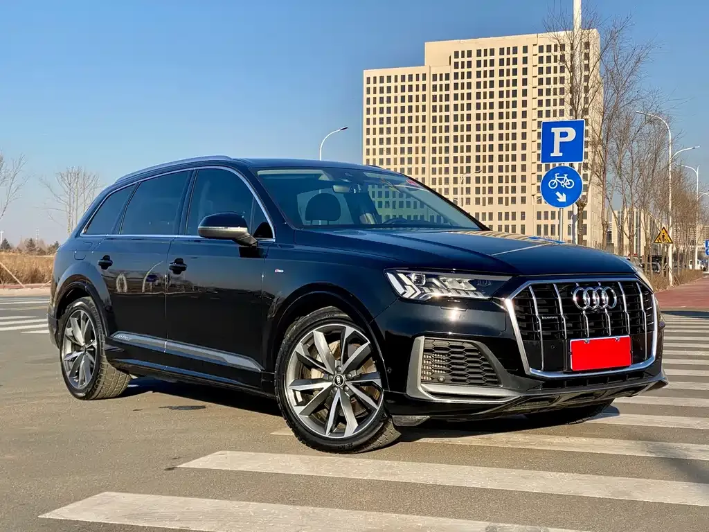 Audi Q7 2021 из CN, фото 4